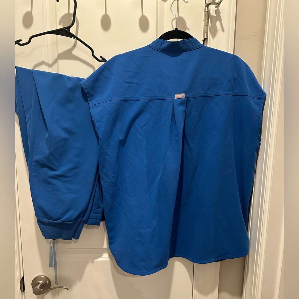 Figs Royal Blue Scrub Set. EUC - Picture 2 of 3